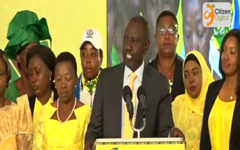 DP Ruto at the Kenya Kwanza Women's Charter Conference flanked by the female politicians in the coalition. PHOTO:Citizen Digital screengrab